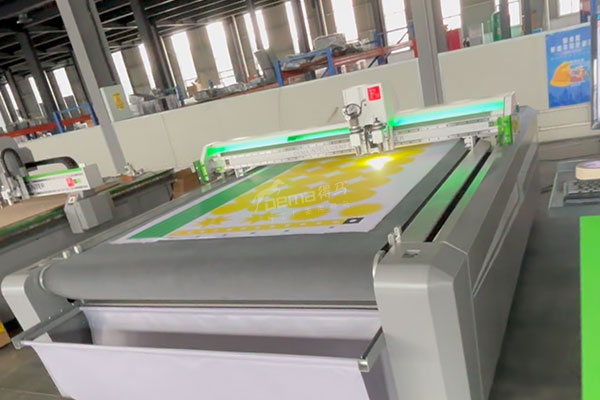 得马F11高速巡边裁切机实拍