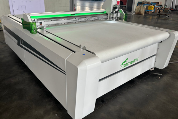 得马F11高速裁切机