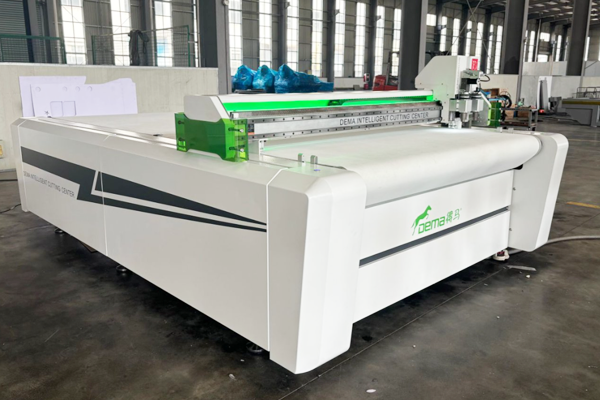 得马F11高速裁切机