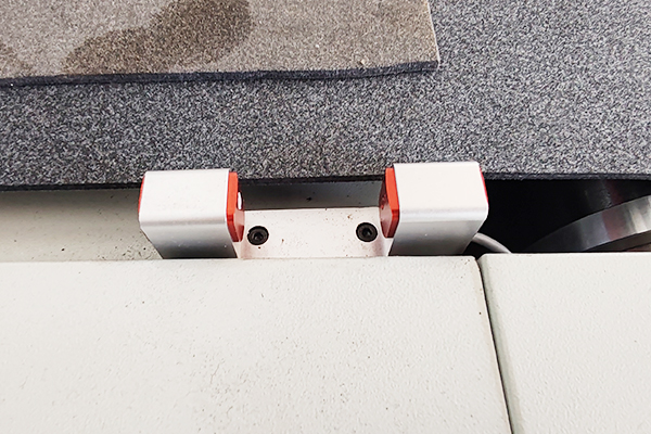 得马F11高速裁切机激光对刀仪