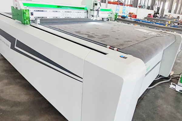 得马F11高速裁切机